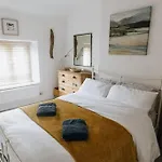 Little Blue House - With Seaview Near The District National Park * St Bees